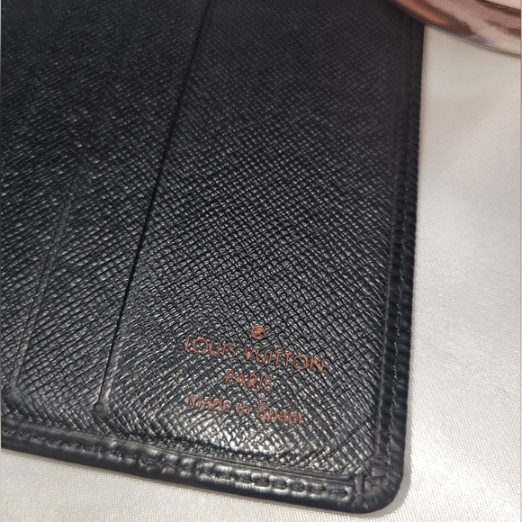 Like New Louis Vuitton Epi Bifold Wallet! - Picture 8 of 16